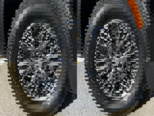 Used 2025 Chevrolet Traverse LT image 7