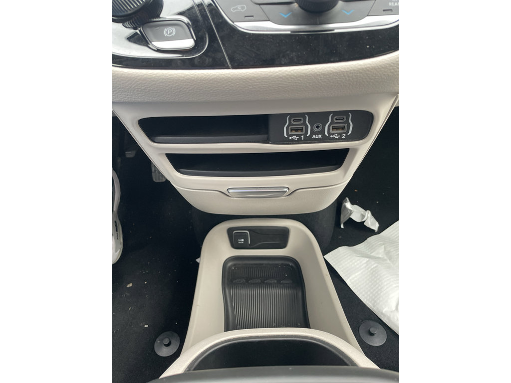 Used 2024 Chrysler Pacifica Select FWD image 21