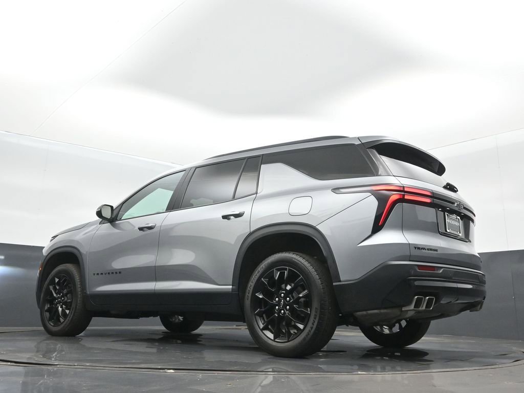 Used 2024 Chevrolet Traverse LT w/ Midnight/Sport Edition FWD image 17