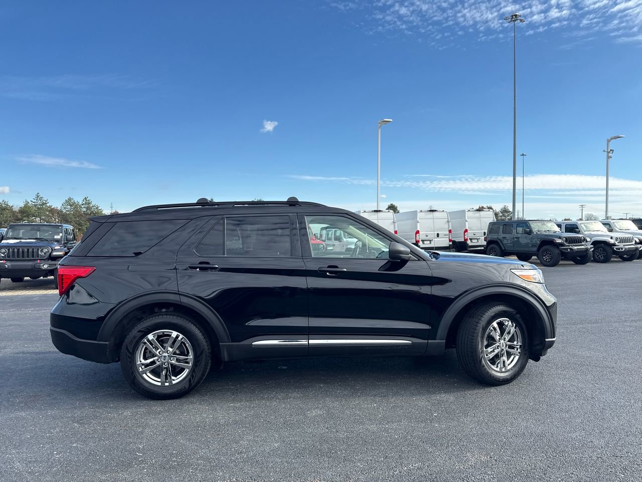 Used 2020 Ford Explorer XLT w/ Equipment Group 202A image 2