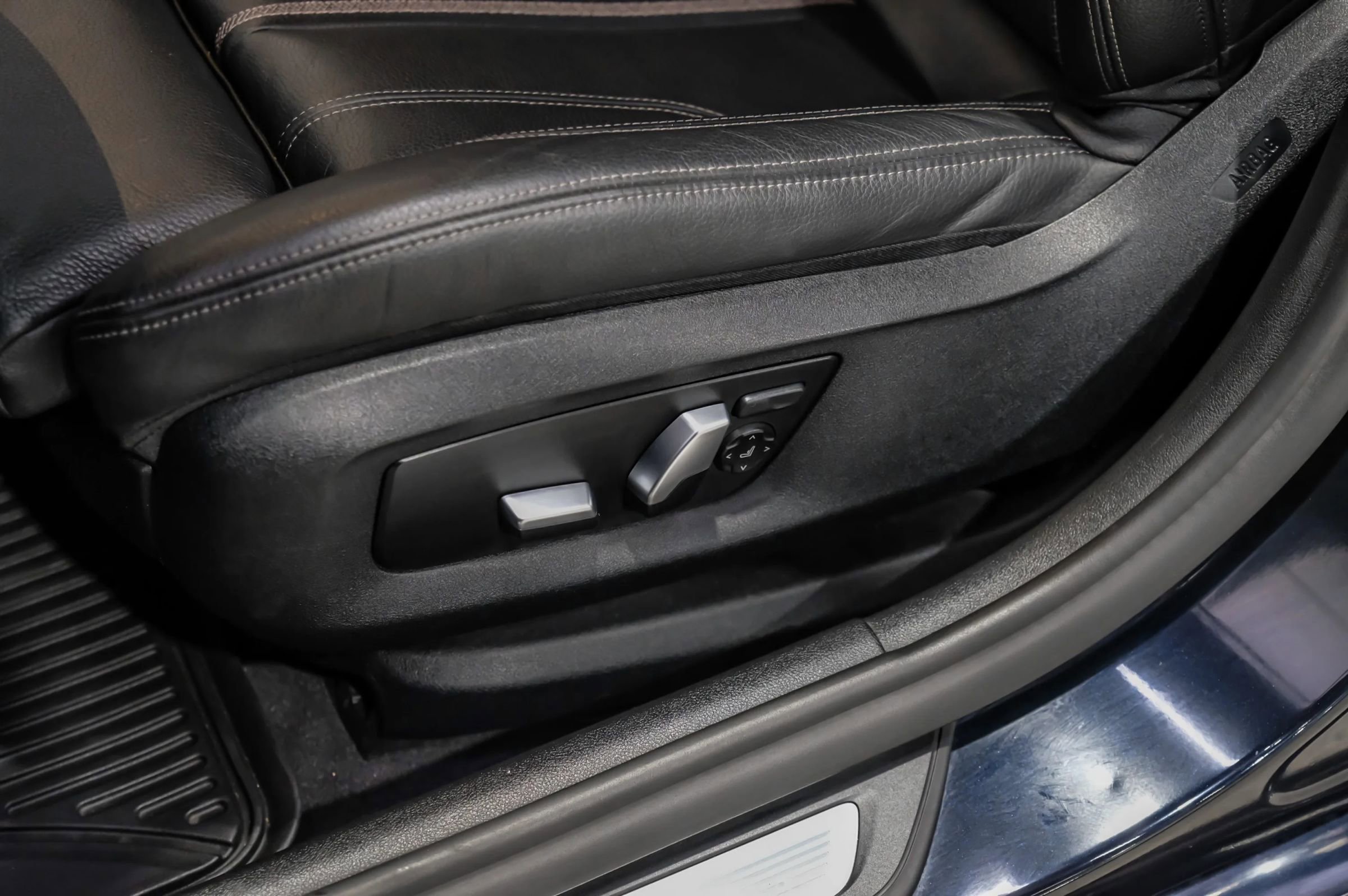 Used 2022 BMW 540i w/ M Sport Package RWD image 41