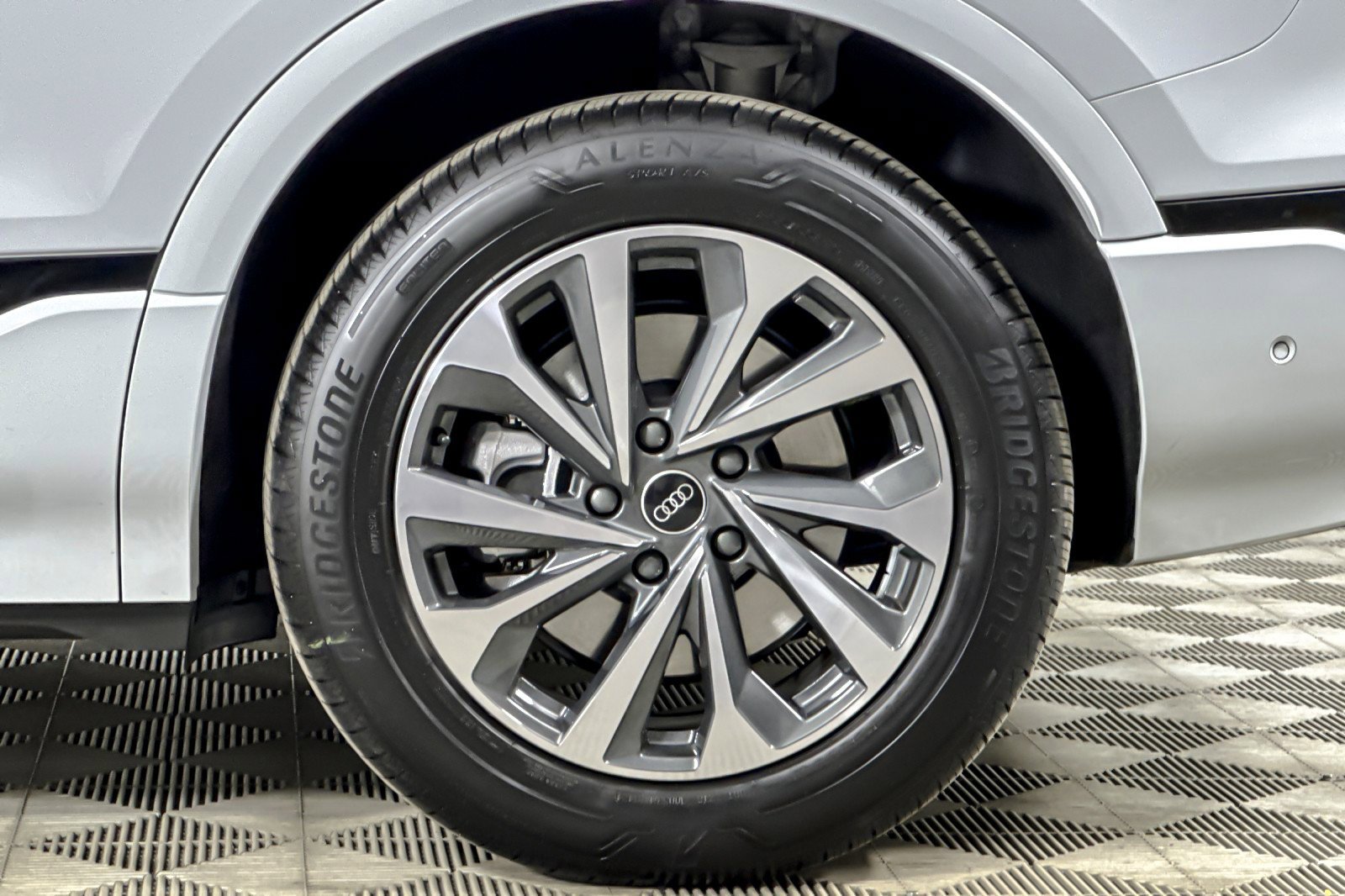 Used 2025 Audi Q6 e-tron Premium w/ Convenience Package image 25