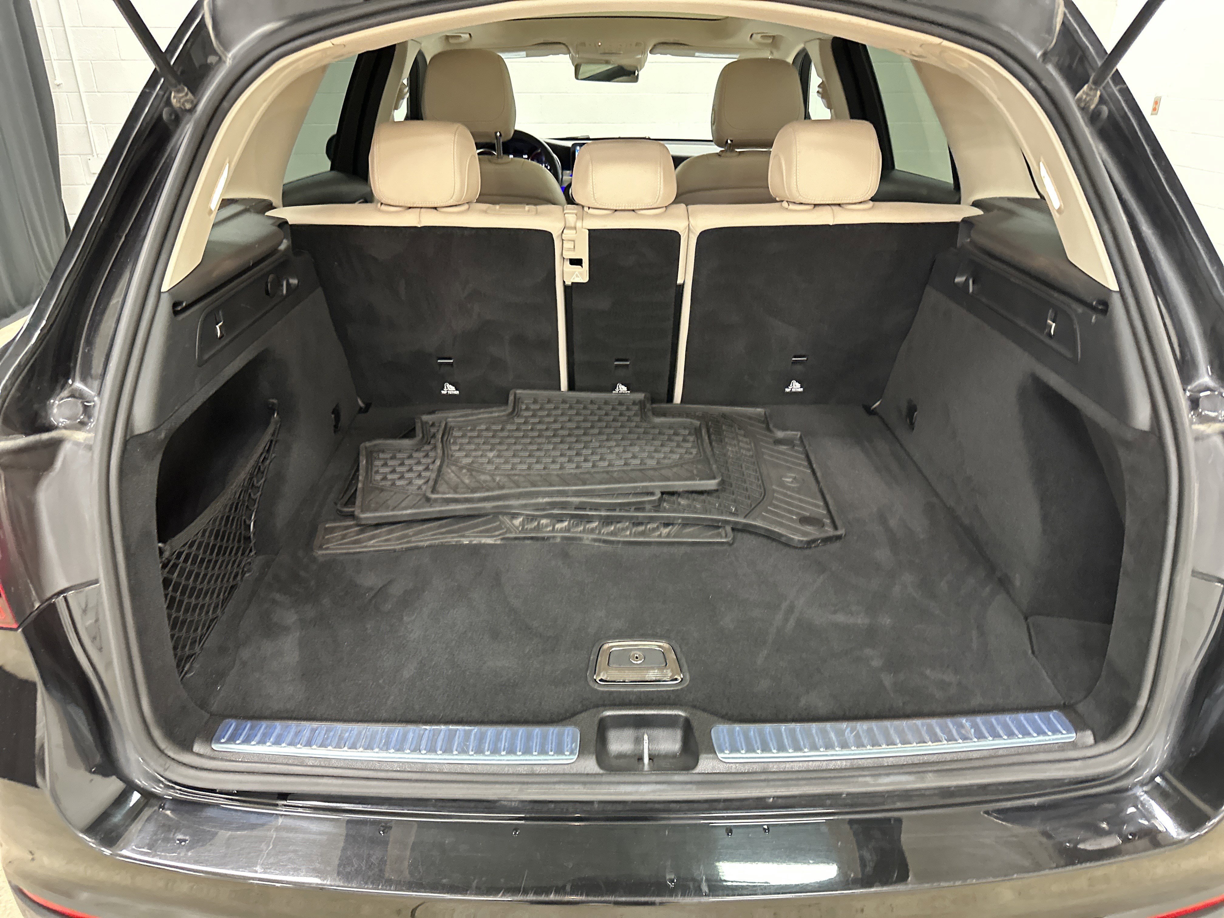 Used 2020 Mercedes-Benz GLC 300 4MATIC image 32