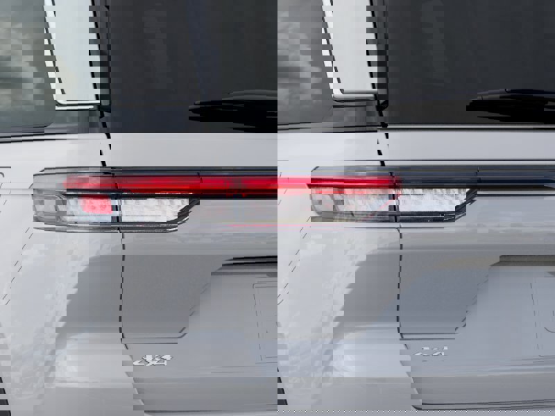 New 2025 Jeep Grand Cherokee 4WD image 28