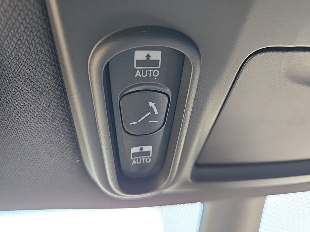 New 2027 Chrysler Pacifica Select w/ Family Tech Group AWD/4WD image 71