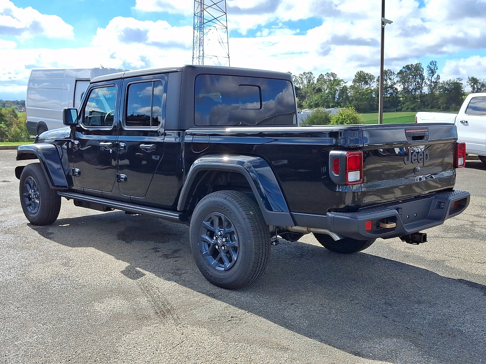 New 2026 Jeep Gladiator Sport AWD/4WD image 3