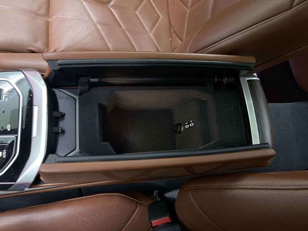 Used 2023 BMW 760i xDrive image 26