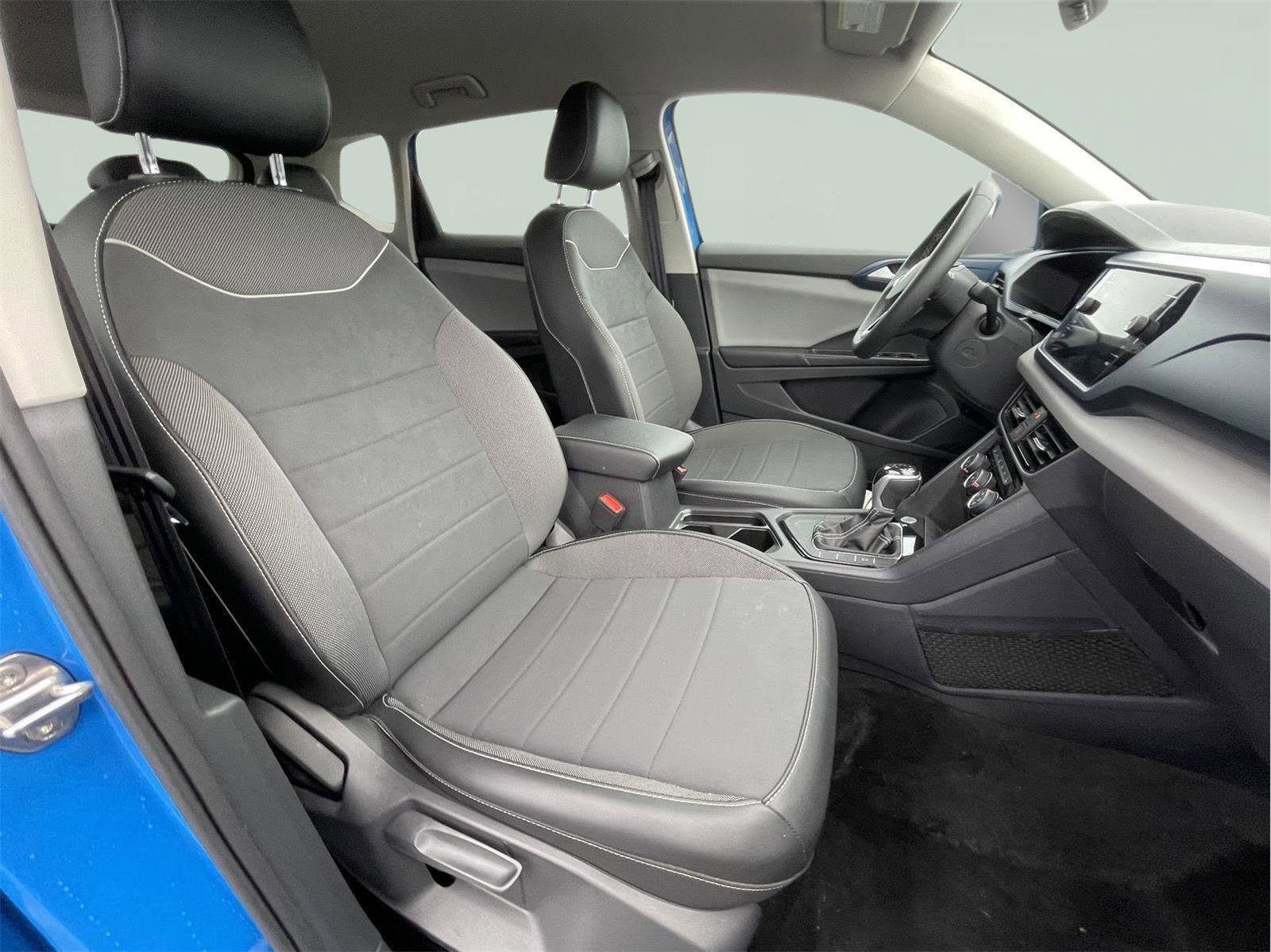 Used 2023 Volkswagen Taos SE w/ Black Wheel Package image 20