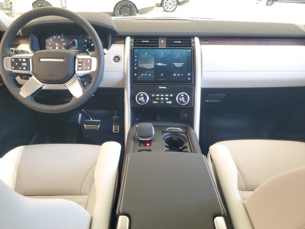 New 2026 Land Rover Discovery Dynamic SE AWD/4WD image 28