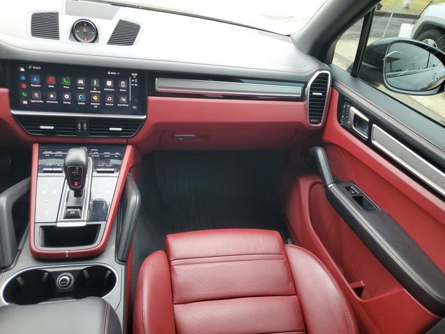 Used 2022 Porsche Cayenne Platinum Edition image 39