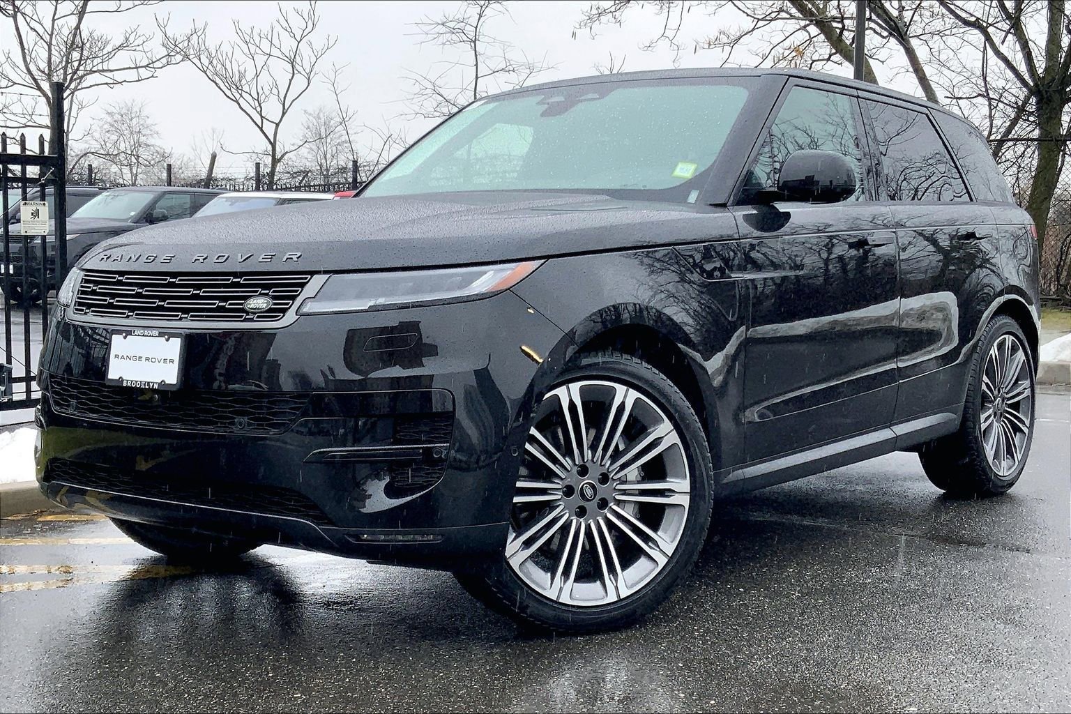 Used 2024 Land Rover Range Rover Sport SE image 1