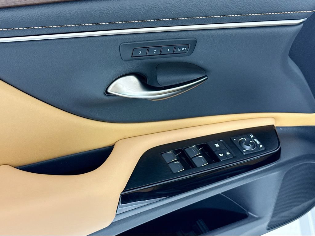 Certified 2025 Lexus ES 300h w/ Premium Package FWD image 23