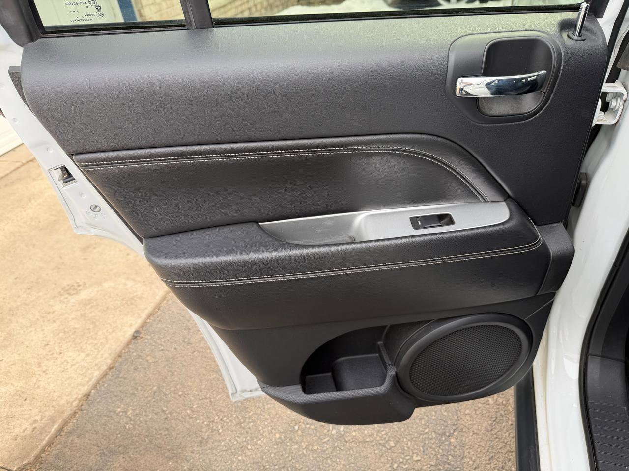 Used 2016 Jeep Compass Latitude image 14