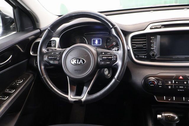 Used 2017 Kia Sorento LX w/ LX Convenience Package image 16