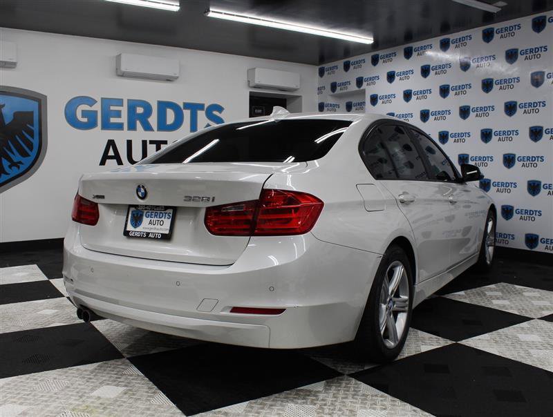 Used 2014 BMW 328i xDrive Sedan AWD/4WD image 4