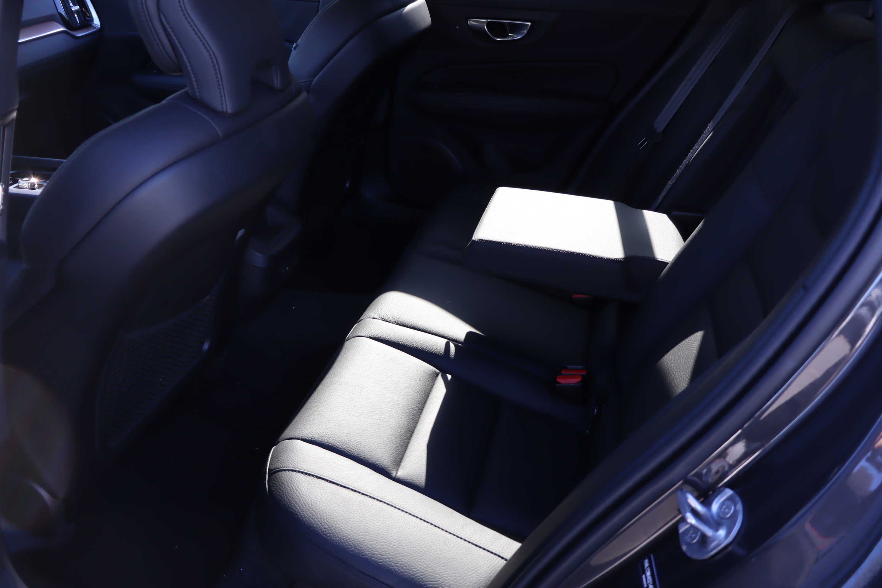 Used 2025 Volvo V60 B5 Cross Country Plus image 31