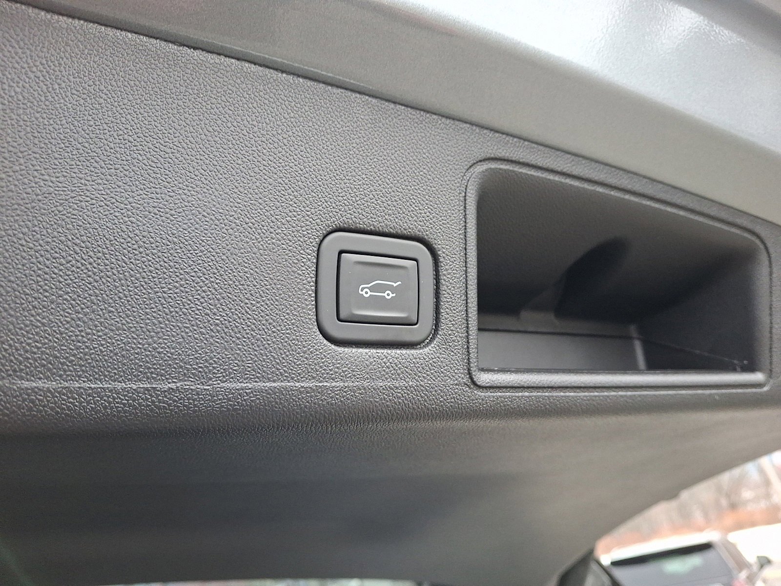 Used 2024 GMC Terrain SLT w/ Infotainment Package II image 29