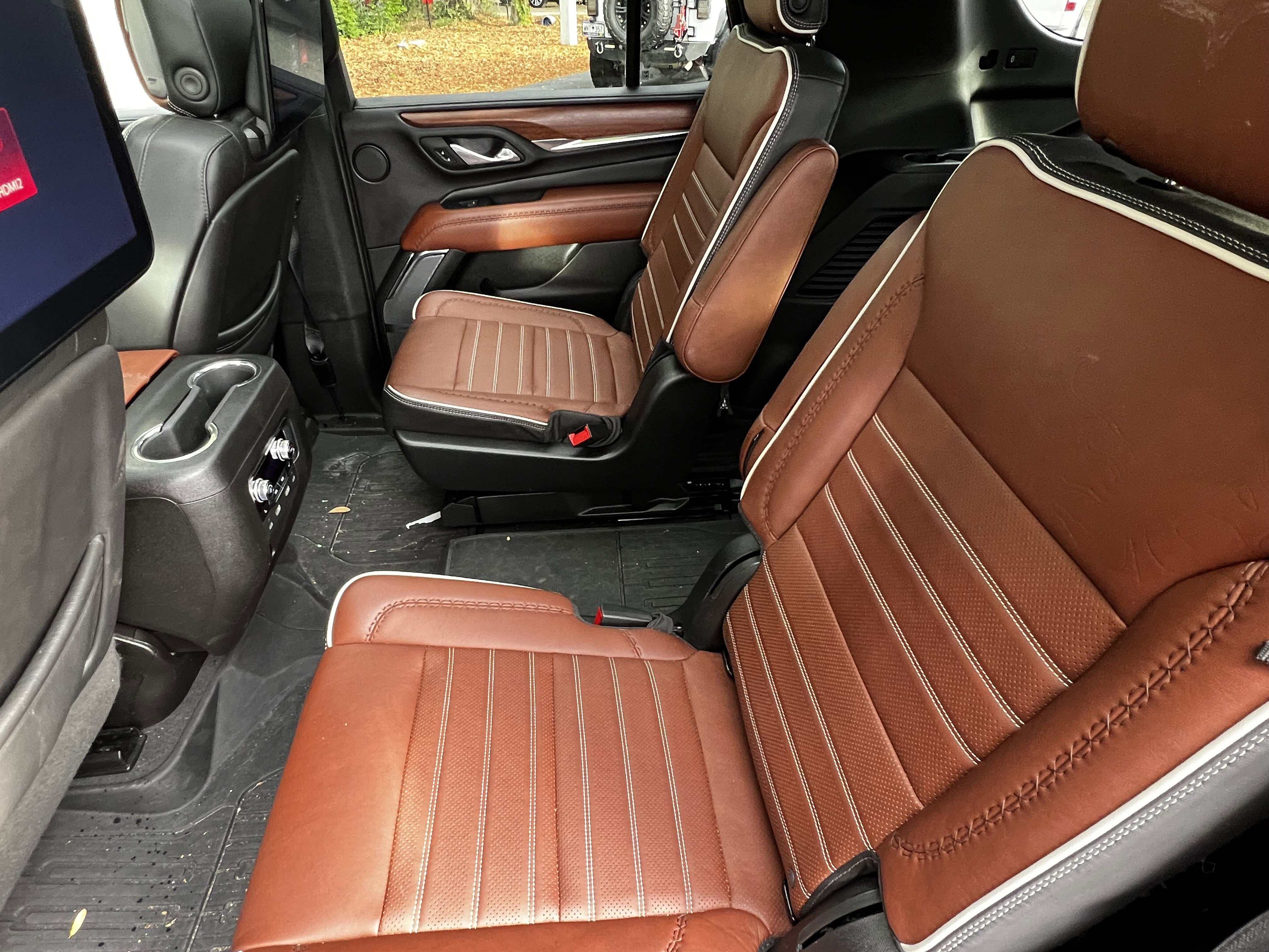 Used 2023 GMC Yukon Denali Ultimate AWD/4WD image 34