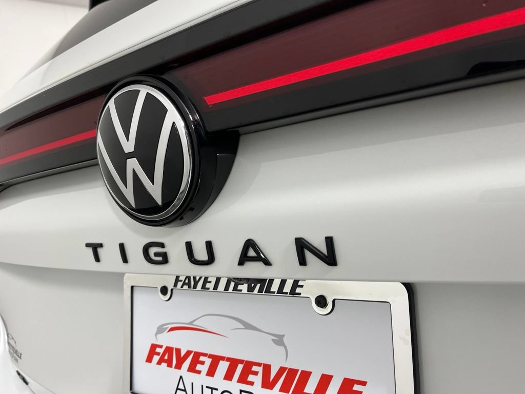 Used 2026 Volkswagen Tiguan SE R-Line AWD/4WD image 3