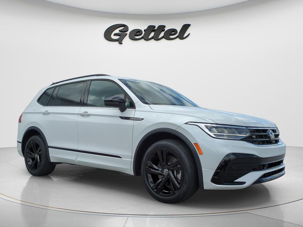 Used 2023 Volkswagen Tiguan SE R-Line AWD/4WD image 3