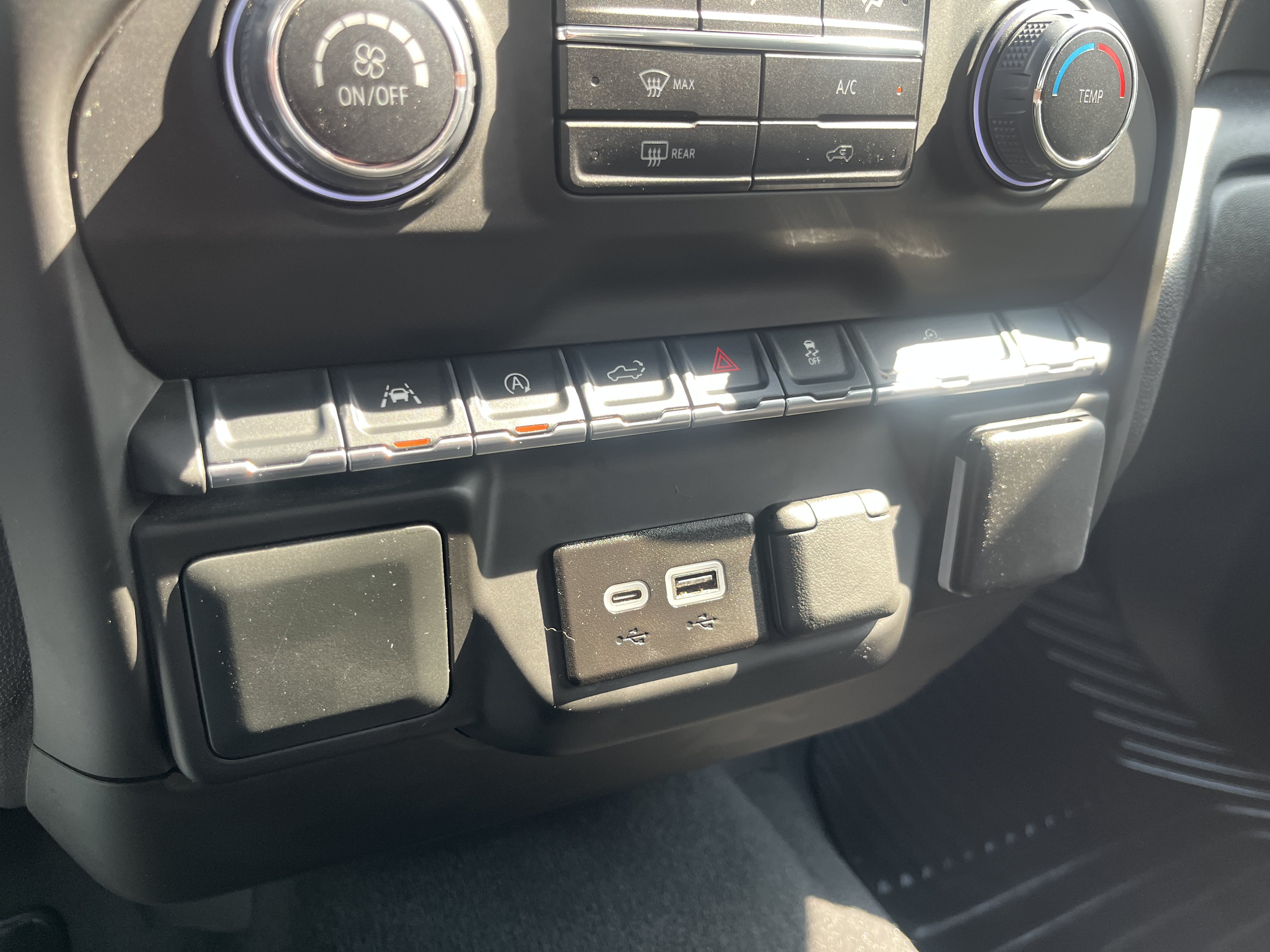 Used 2025 Chevrolet Silverado 1500 Custom Trail Boss w/ LPO, Dark Essentials Package AWD/4WD image 27