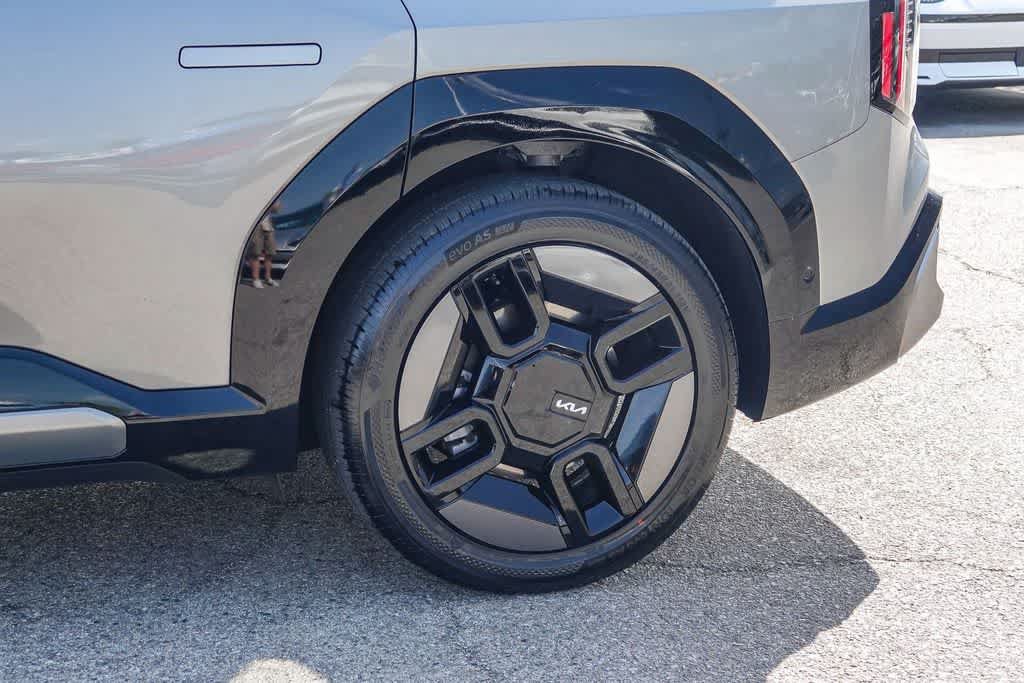 Certified 2024 Kia EV9 GT-Line AWD/4WD image 10