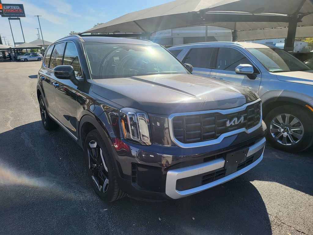 Used 2025 Kia Telluride S image 3