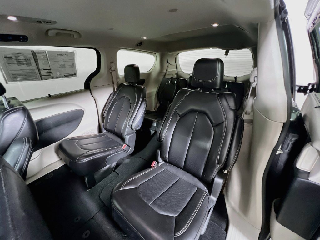 Used 2023 Chrysler Pacifica Touring-L FWD image 28
