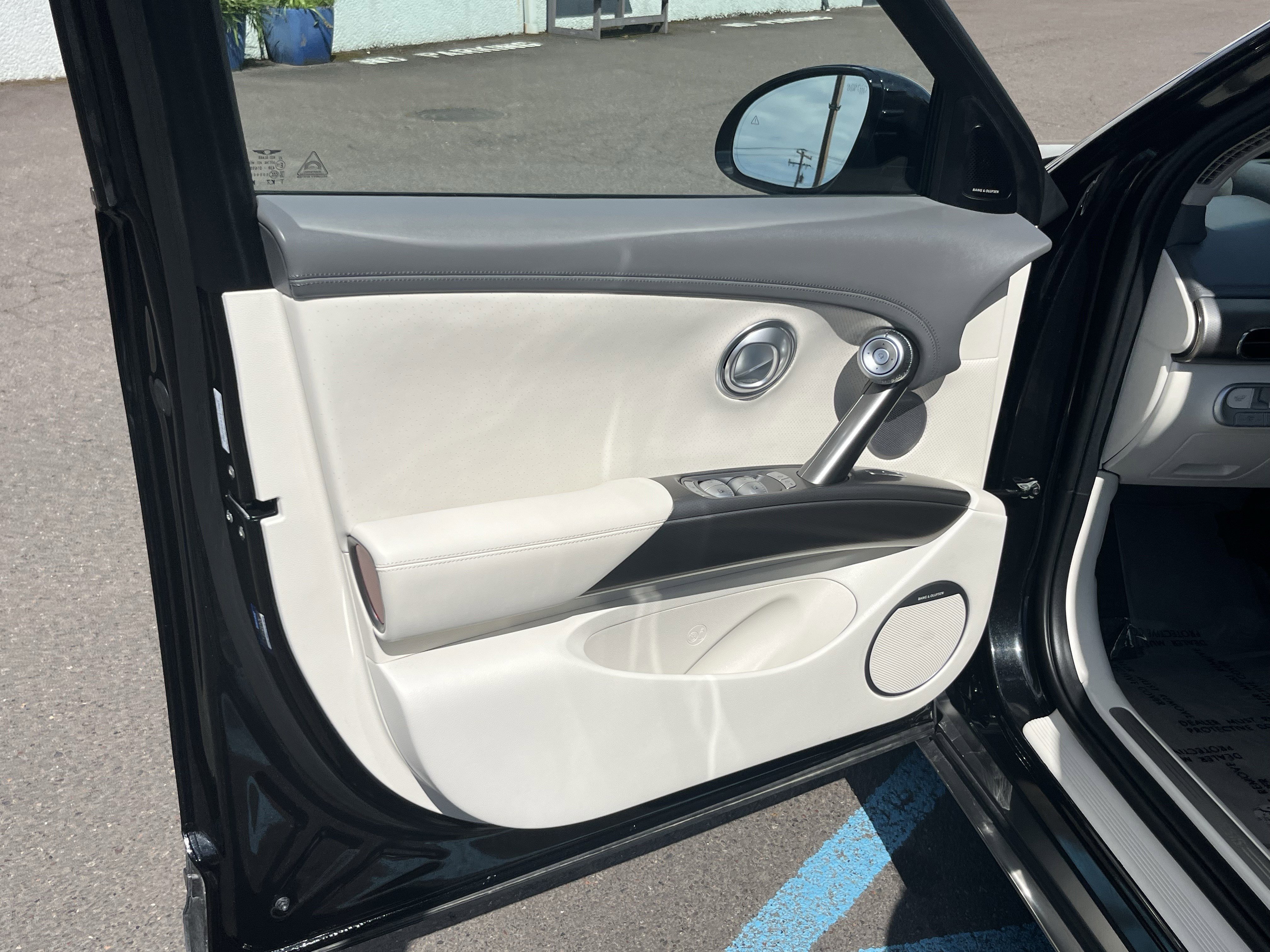 Used 2023 Genesis GV60 Advanced w/ Cargo Package image 16