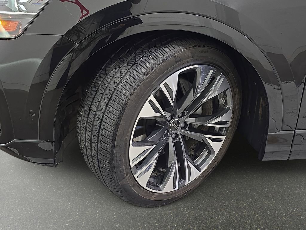 Used 2025 Audi Q8 Prestige w/ Prestige Package image 32