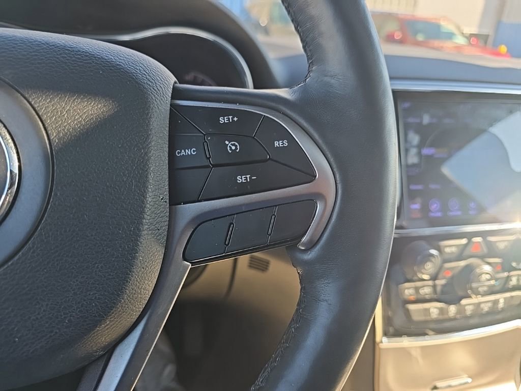 Used 2019 Jeep Grand Cherokee Altitude AWD/4WD image 16