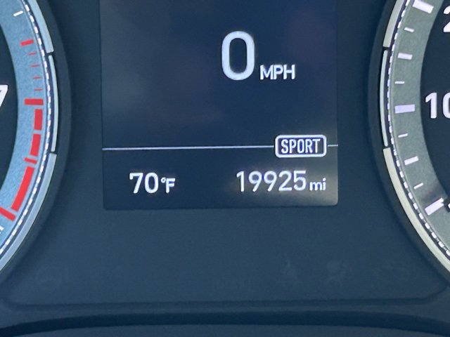 Used 2022 Hyundai Venue Limited image 19