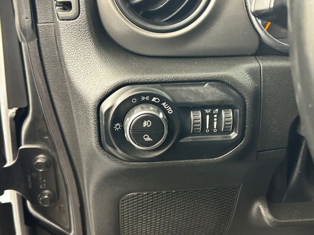 Used 2022 Jeep Gladiator Sport image 15