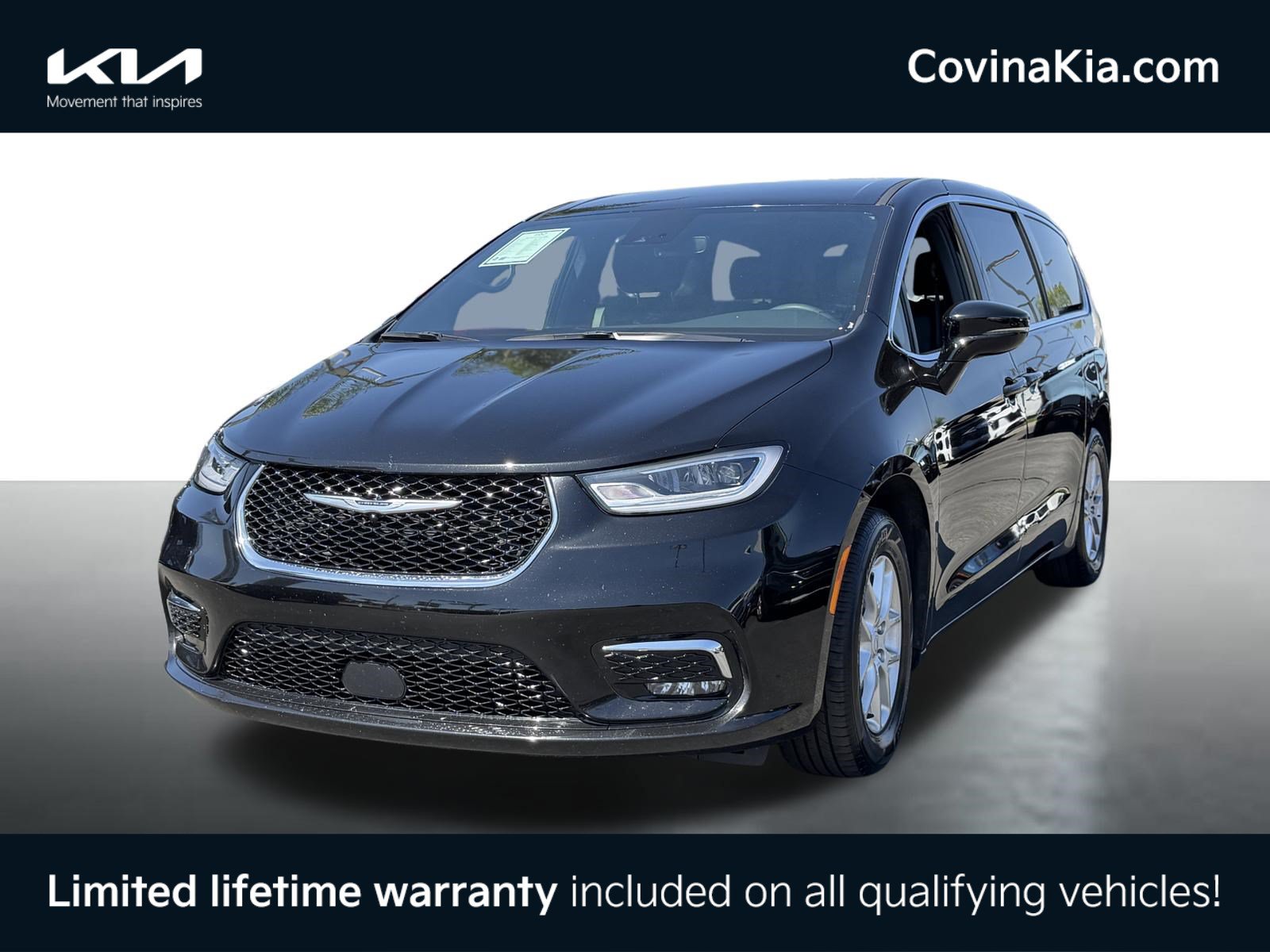 Used 2025 Chrysler Pacifica Select FWD image 4