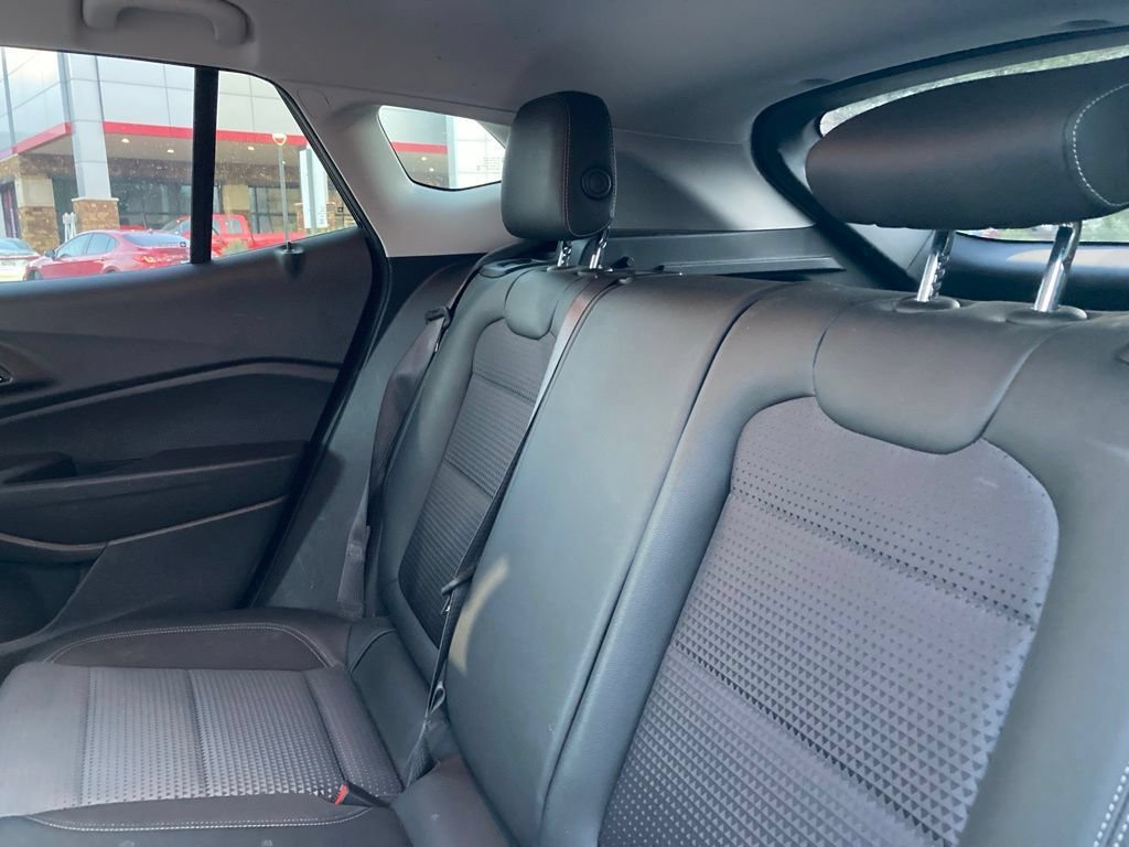 Used 2025 Chevrolet Trax LT FWD image 9