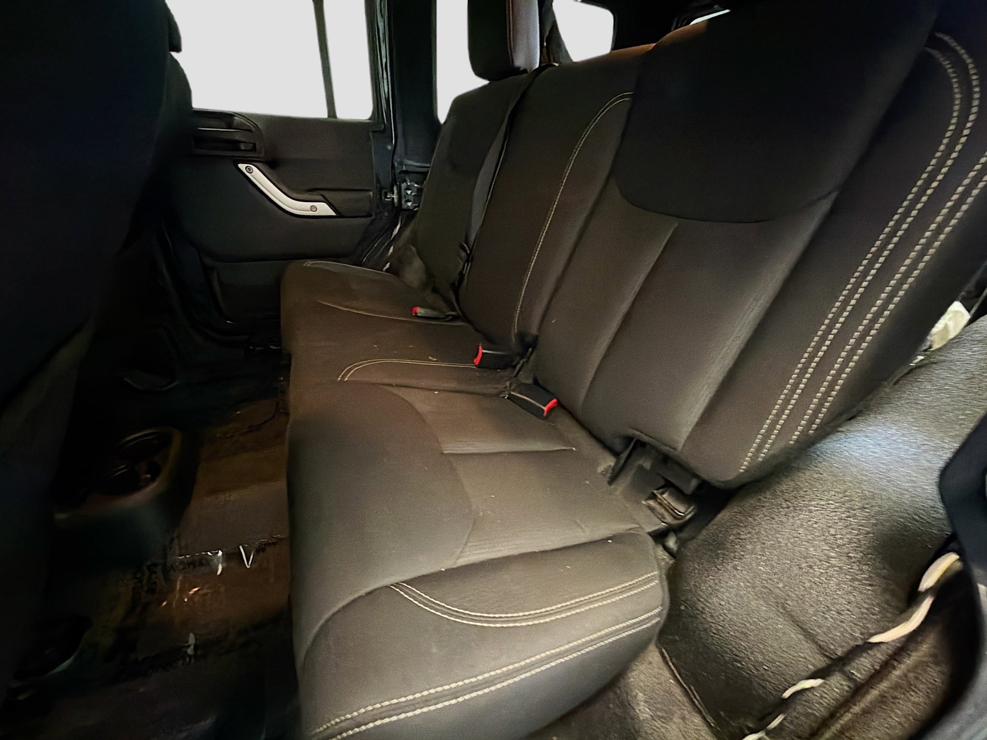 Used 2016 Jeep Wrangler Unlimited Rubicon w/ Max Tow Package image 12