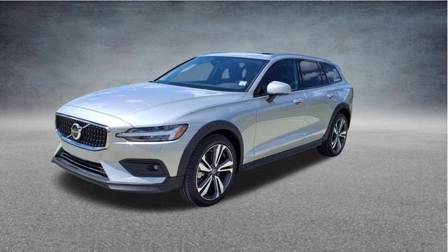 Certified 2025 Volvo V60 B5 Cross Country Plus AWD/4WD image 4