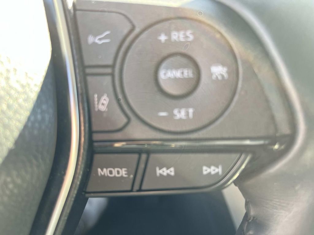 Used 2024 Toyota Venza XLE image 32