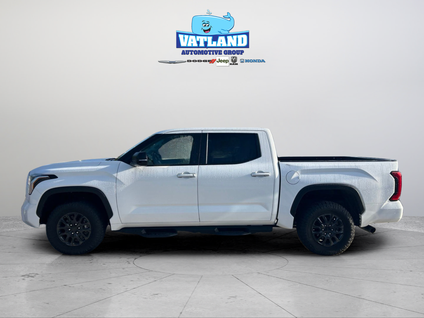 Used 2024 Toyota Tundra SR5 w/ SR5 Premium Package AWD/4WD image 2