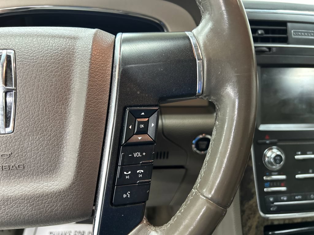 Used 2015 Lincoln Navigator 2WD image 20