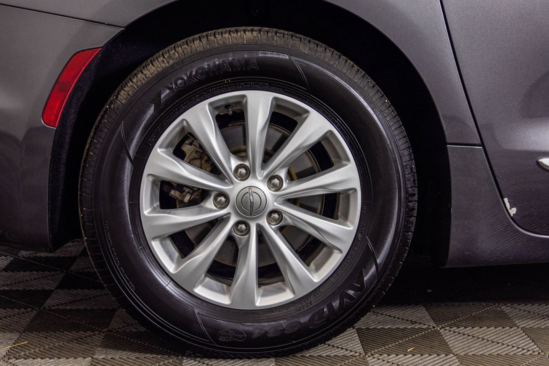 Used 2018 Chrysler Pacifica Touring-L image 52