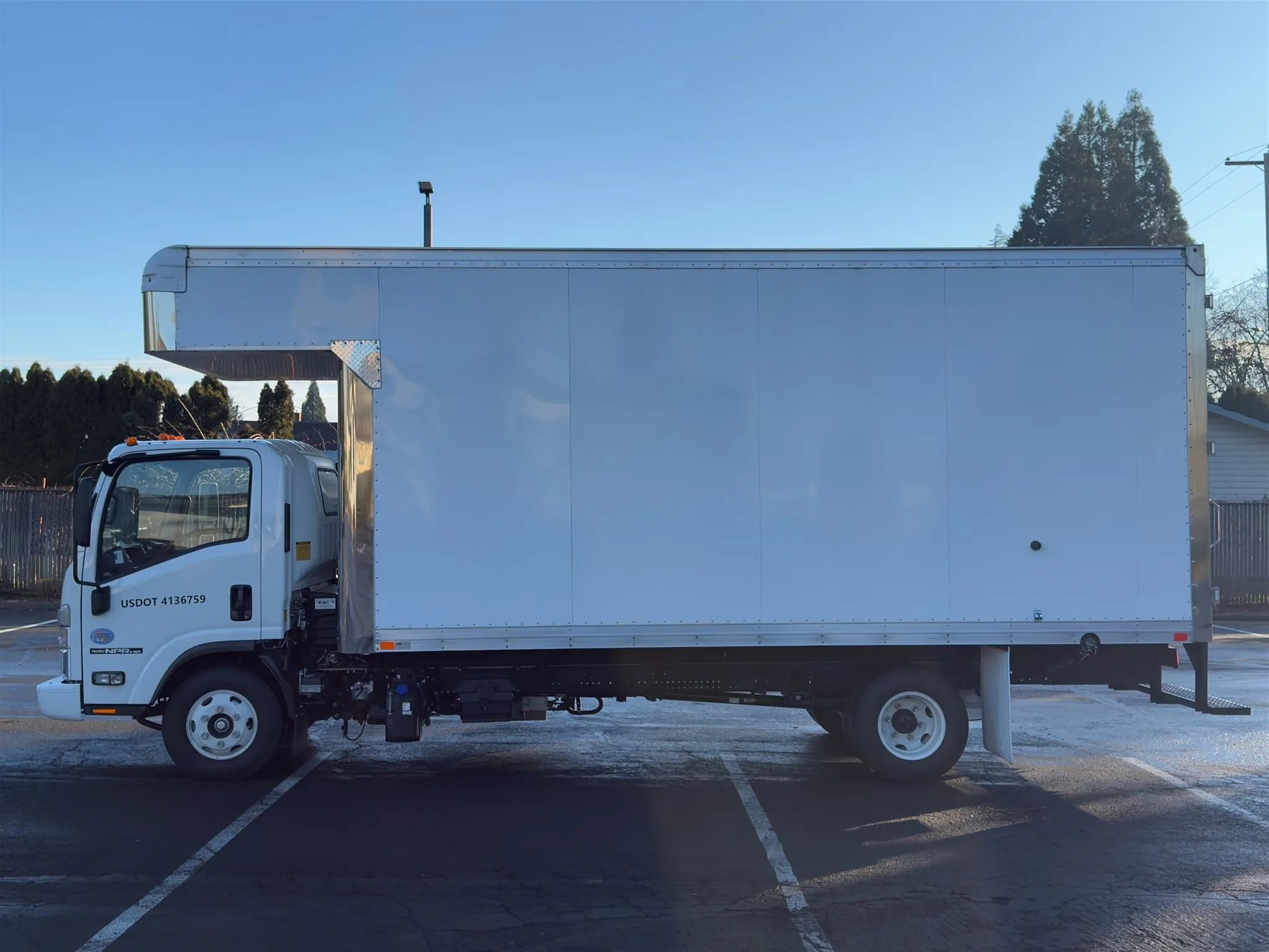 Used 2023 Isuzu NPR image 2