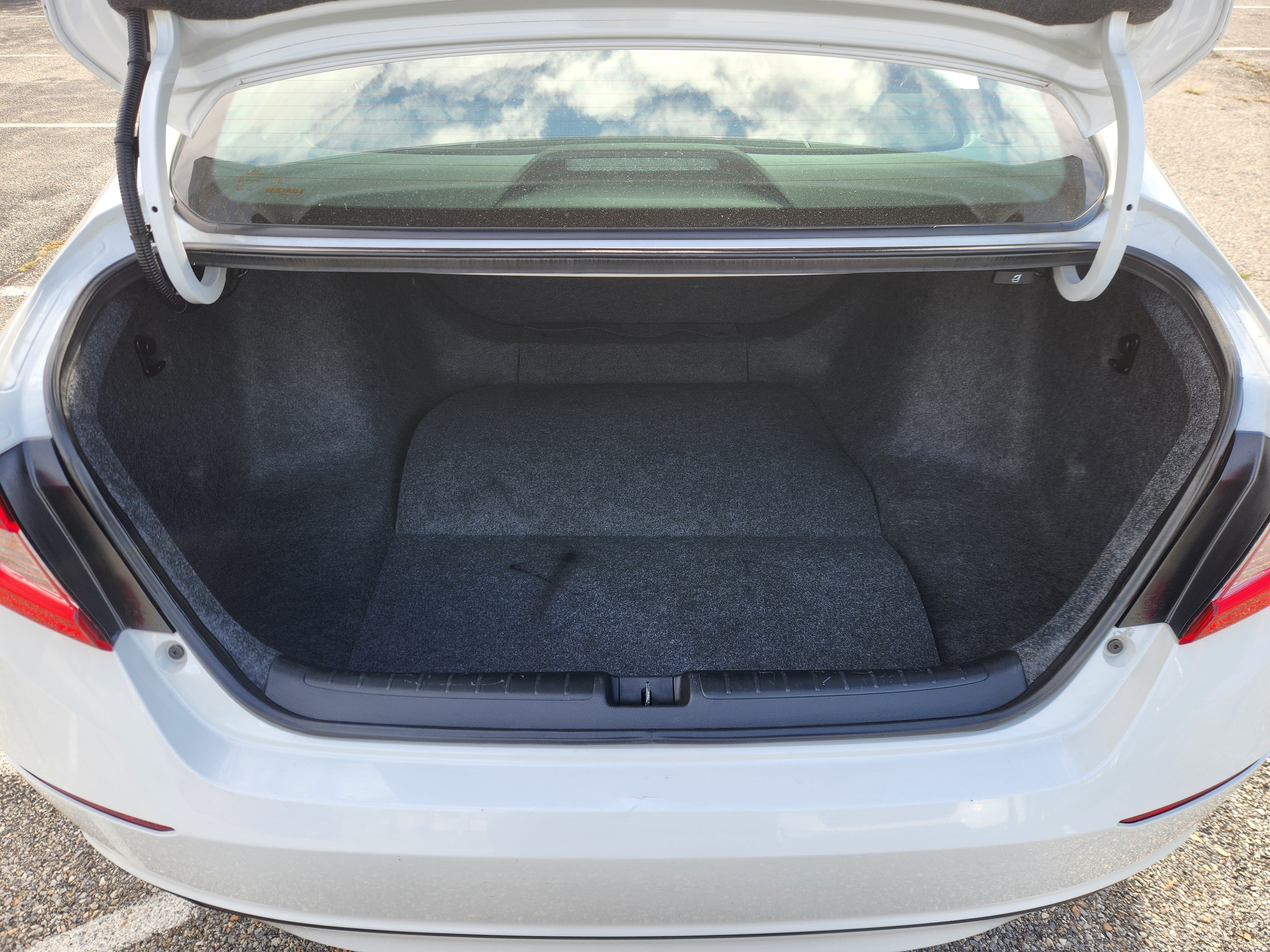 Used 2019 Honda Accord LX image 18