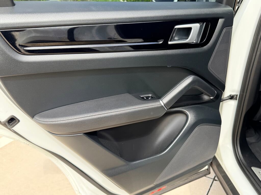 Used 2020 Porsche Cayenne image 17