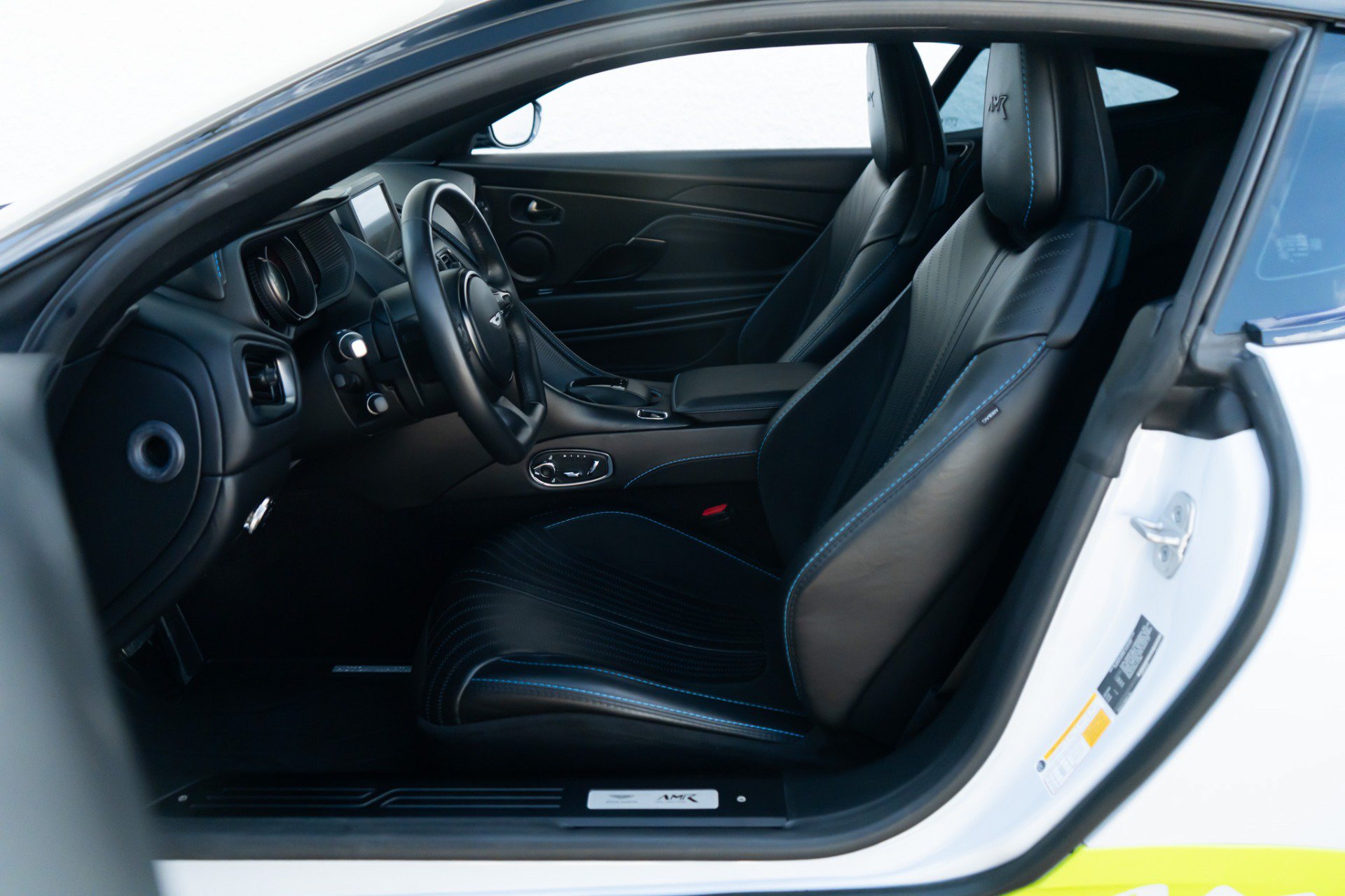 Used 2019 Aston Martin DB11 AMR RWD image 6