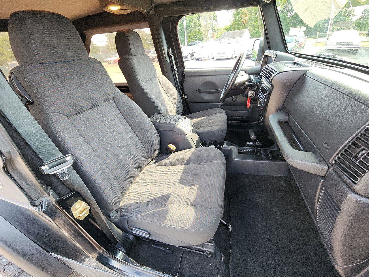 Used 2004 Jeep Wrangler 4WD image 8