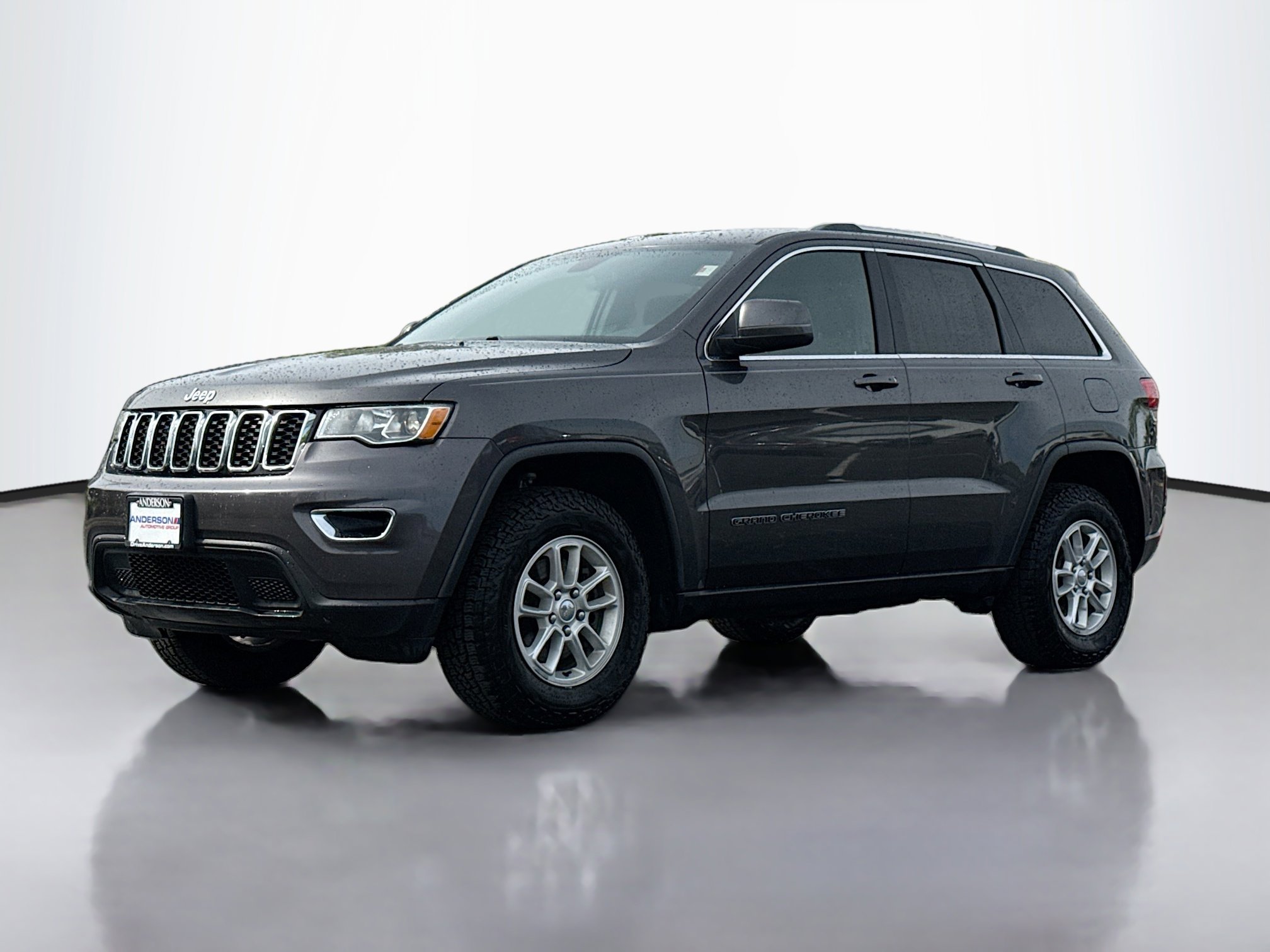 Used 2019 Jeep Grand Cherokee Laredo AWD/4WD image 13