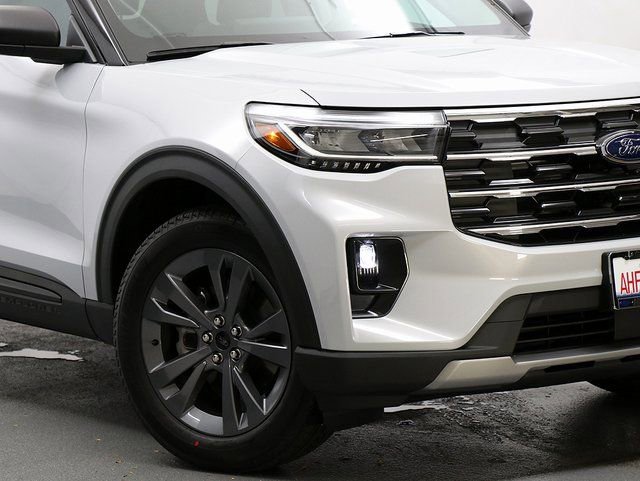 Used 2026 Ford Explorer Active w/ Active Comfort Package image 3