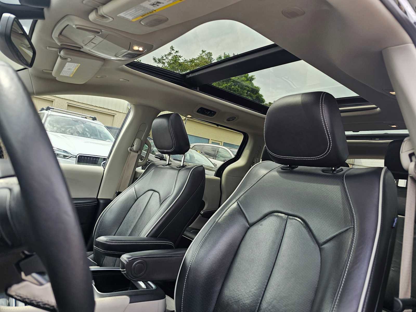 Used 2021 Chrysler Pacifica Limited w/ Premium & Safety Sphere Group FWD image 16
