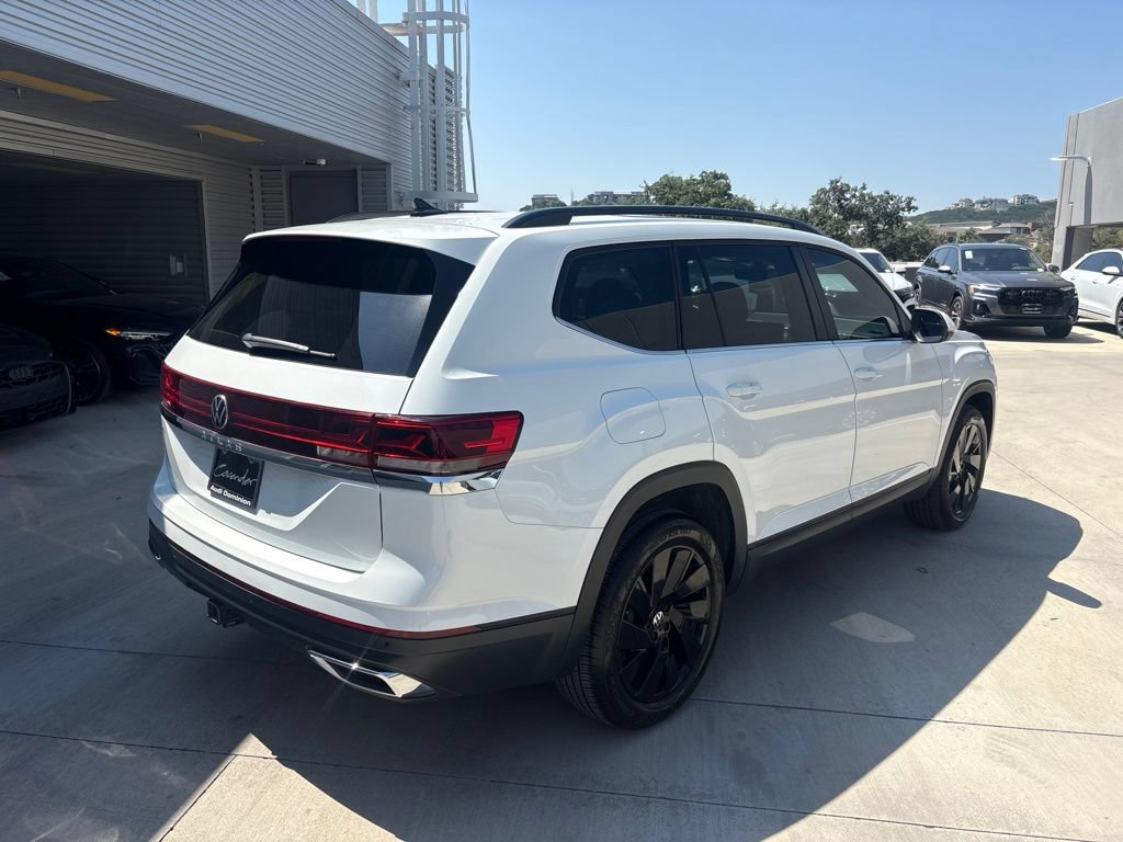 Used 2025 Volkswagen Atlas SE w/ Panoramic Sunroof Package FWD image 6